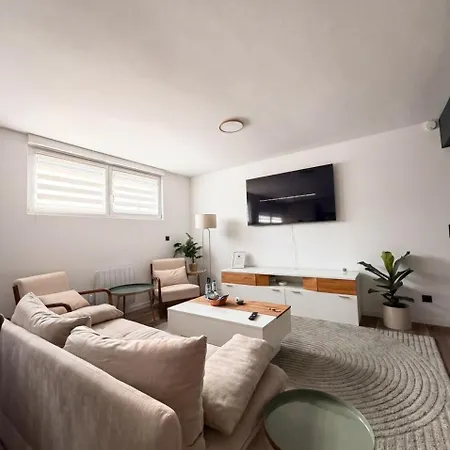 Apartamento 2 Luxury & Ultra-comfort Bedrooms, Private Parking, #1 *