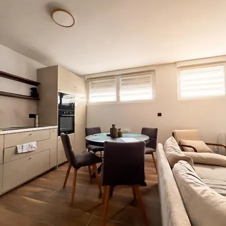 2 Luxury & Ultra-comfort Bedrooms, Private Parking, #1 *